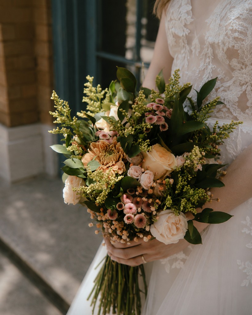 Michael & Annaliese — bride holding her bouquet